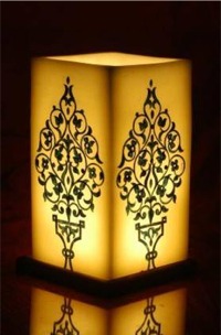 Détails : www.cadeaux-artisanat.ch  rubrique contenant diverses lampes et guirlandes lumineuses d'intérieur toutes très originales par leur design