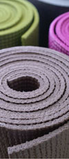 Détails : www.innercityoga.com l'achat d'un tapis de yoga est une excellente (et petite) investion, afin d'approfondir votre pratique. 