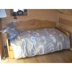 Détails : www.din-hasty.ch Anti-Courant d'air, Brise-Bise, Cale-porte, Coeurs à suspendre, Coussins, Chemin et set de table, Sets de table, Tablier, La collection Montana, La collection Verbier, La collection Provence, Sac à pives, Tissus, Voilages, Fausses Fourru