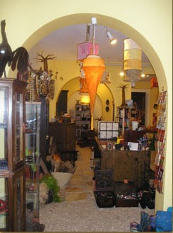 Détails : www.catambo.com Vaisselle Tchèque Smaltum - Coll.part - Gaëlle Boissonnard - Lothantique - Encens du Monde - Bar design -Pantoufles & lampes du Népal - Bougies Swaziland - Géodesis - Les sens de Marrakech - Aromathérapie Durance - Quai Sud
