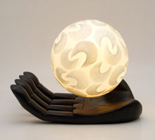 Détails : www.emma-om.com Les solutions luminaires Emma-Om offre un large éventail d’éclairage. Uniquement fabriquées avec des matériaux nobles, elles embellissent vos intérieurs et créent une ambiance diffuse et chaleureuse.